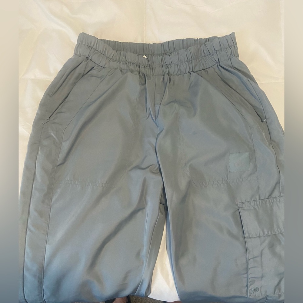 Alo Women's International Wide Leg City Pant - Cosmic Gray. Size Small - Picture 6 of 15